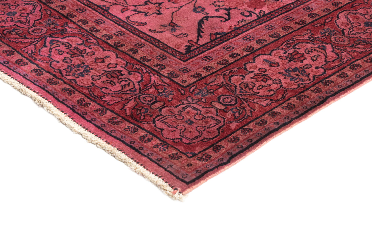 317 x 208 Sarouk vintage