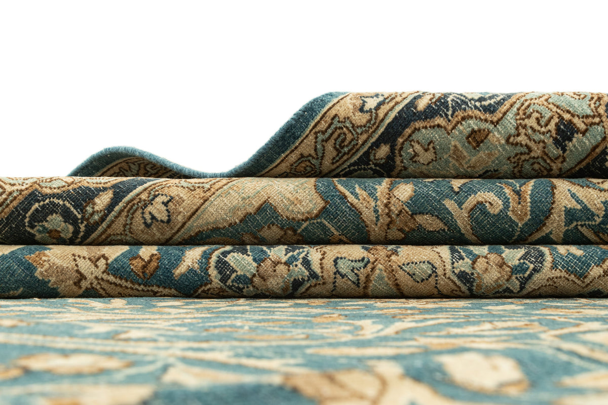 314 x 208 Vintage Royal
