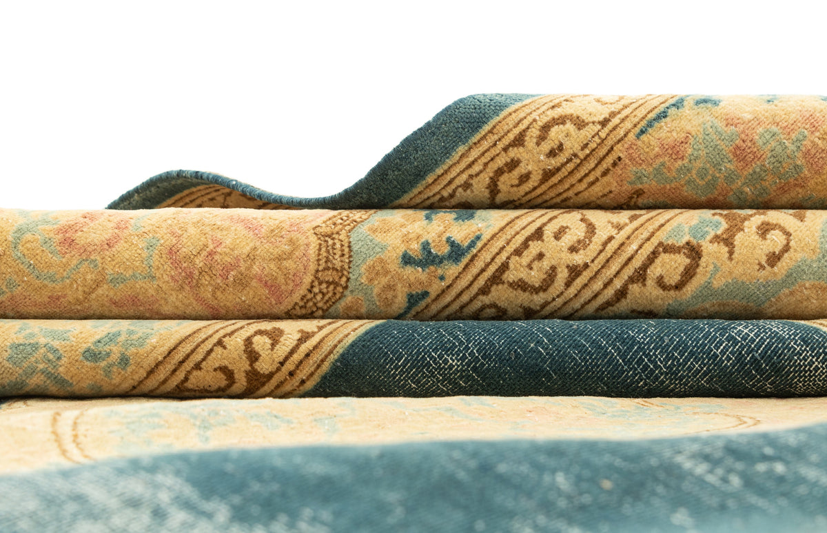 357 x 266 Vintage Royal