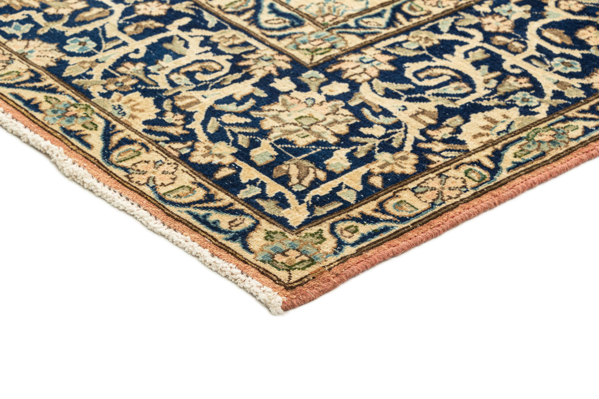 290 x 213 Vintage Royal