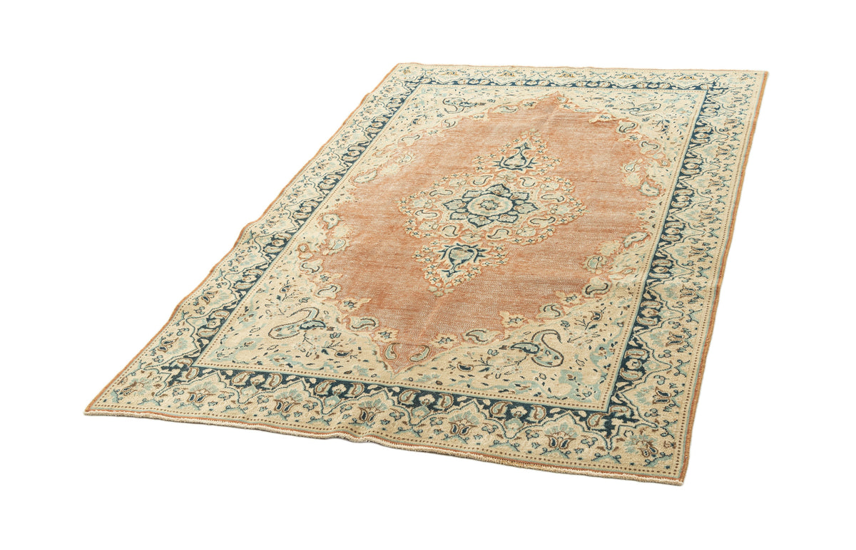 236 x 147 Vintage Royal