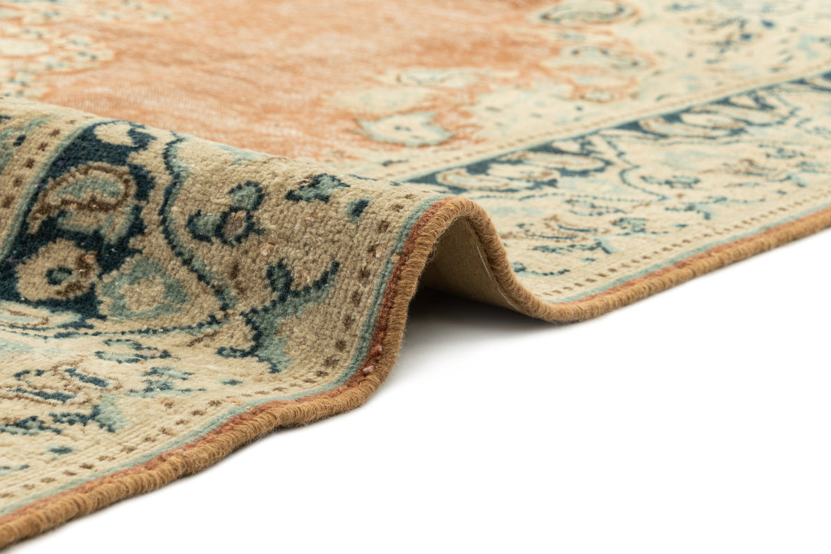 236 x 147 Vintage Royal