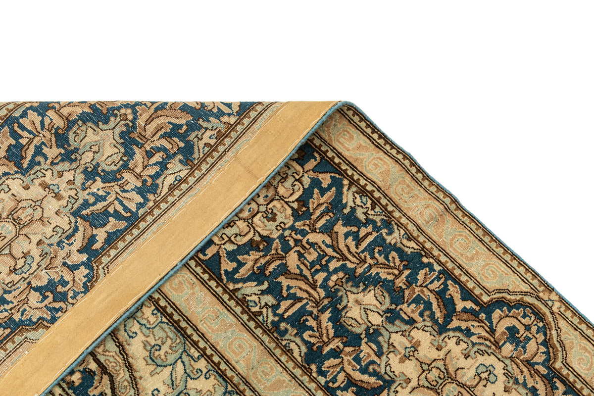 398 x 287 Vintage Royal