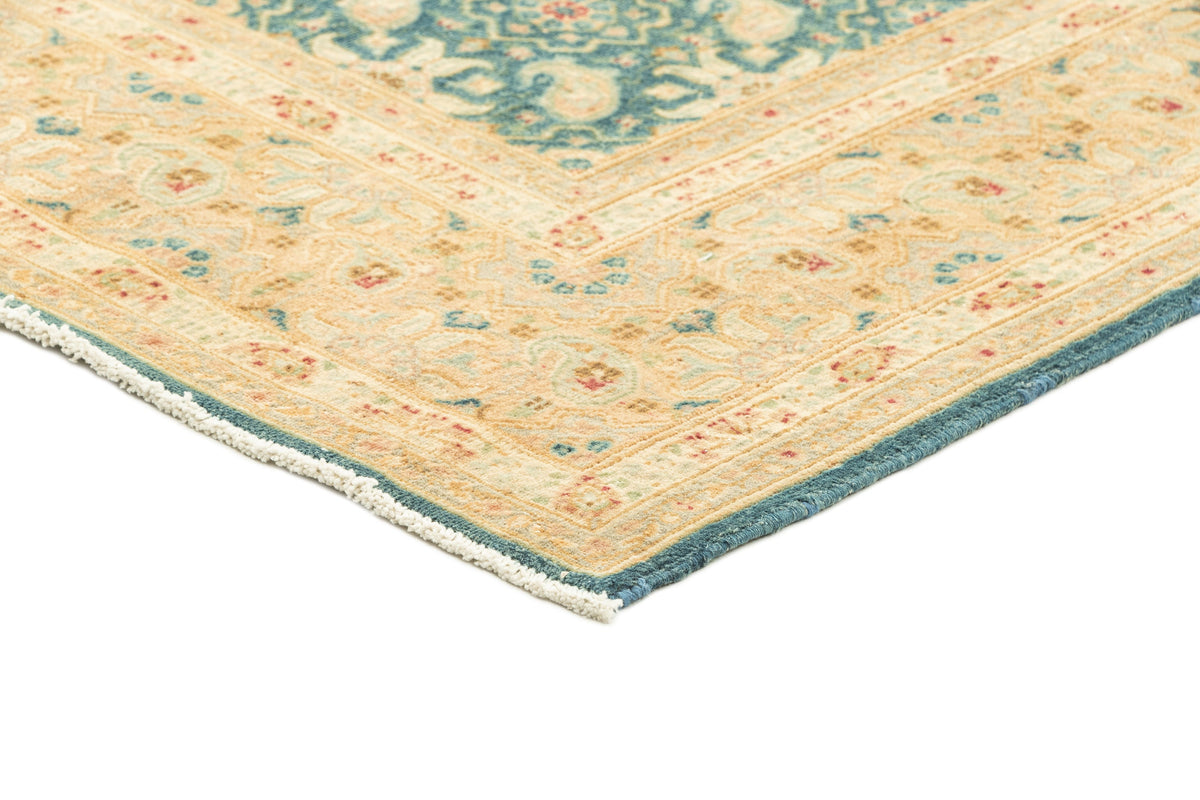 243 x 155 Vintage Royal