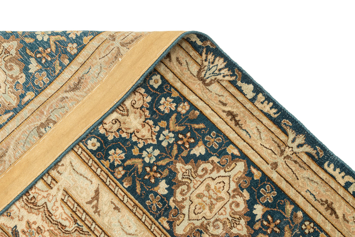 330 x 267 Vintage Royal