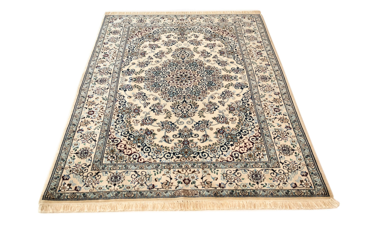 194 x 130 Nain 6 La mit Seide