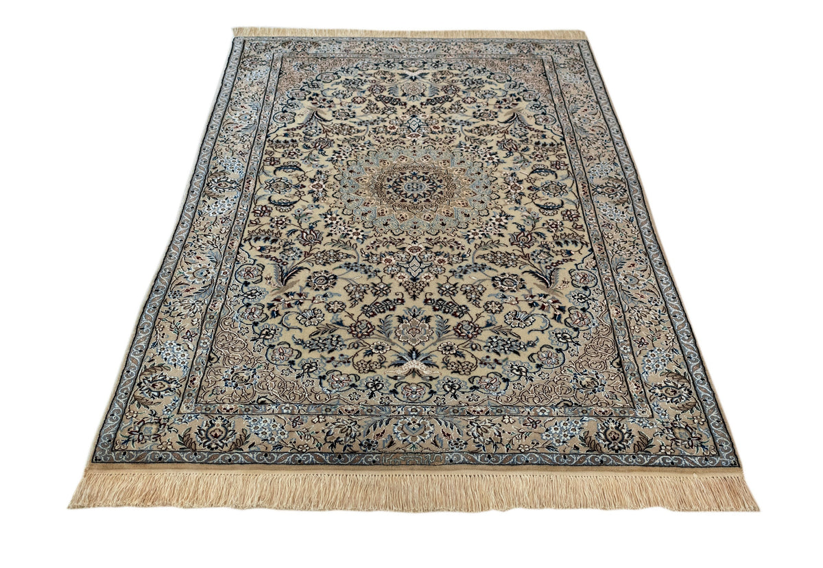 174 x 107 Nain 6 La mit Seide