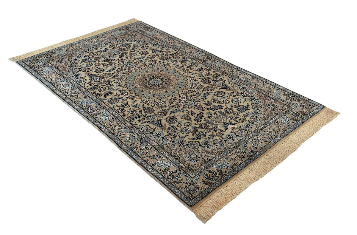 174 x 107 Nain 6 La mit Seide