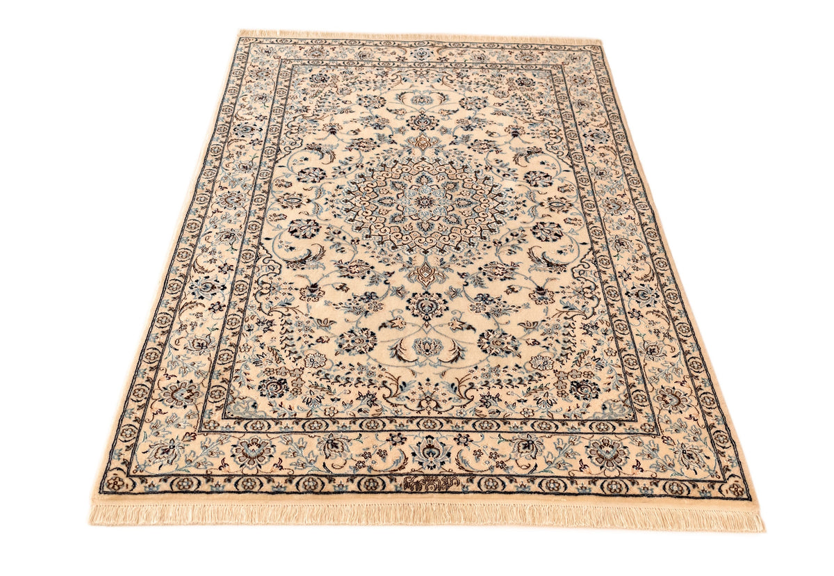 173 x 120 Nain 6 La mit Seide