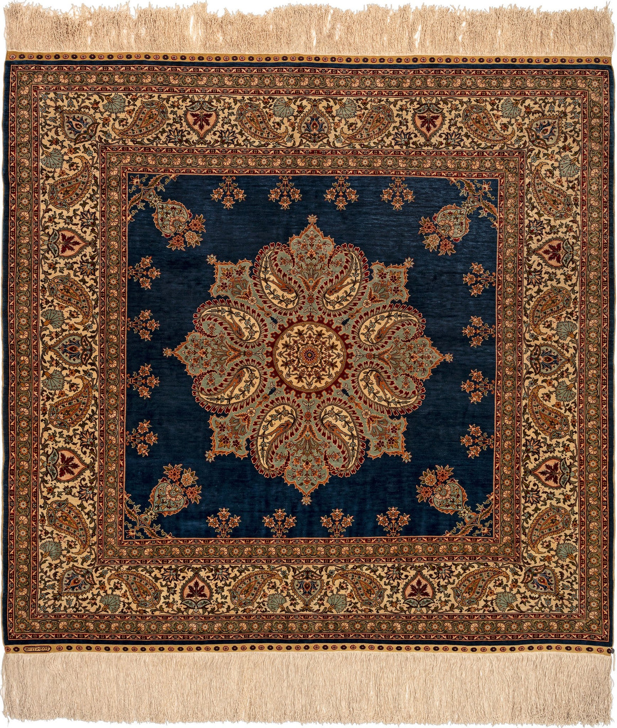 144 x 144 Hereke Seide