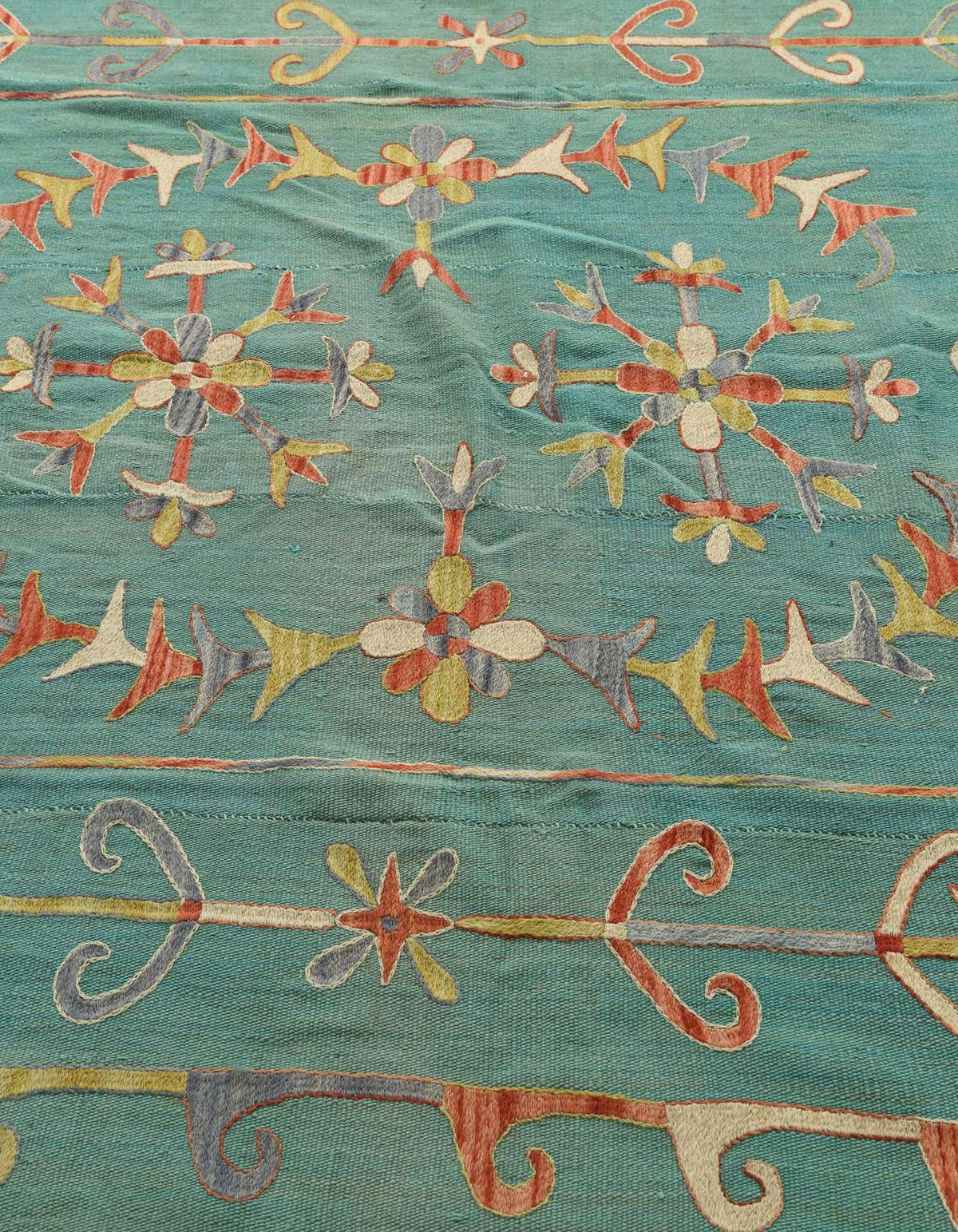 221 x 188 Kelim Suzani