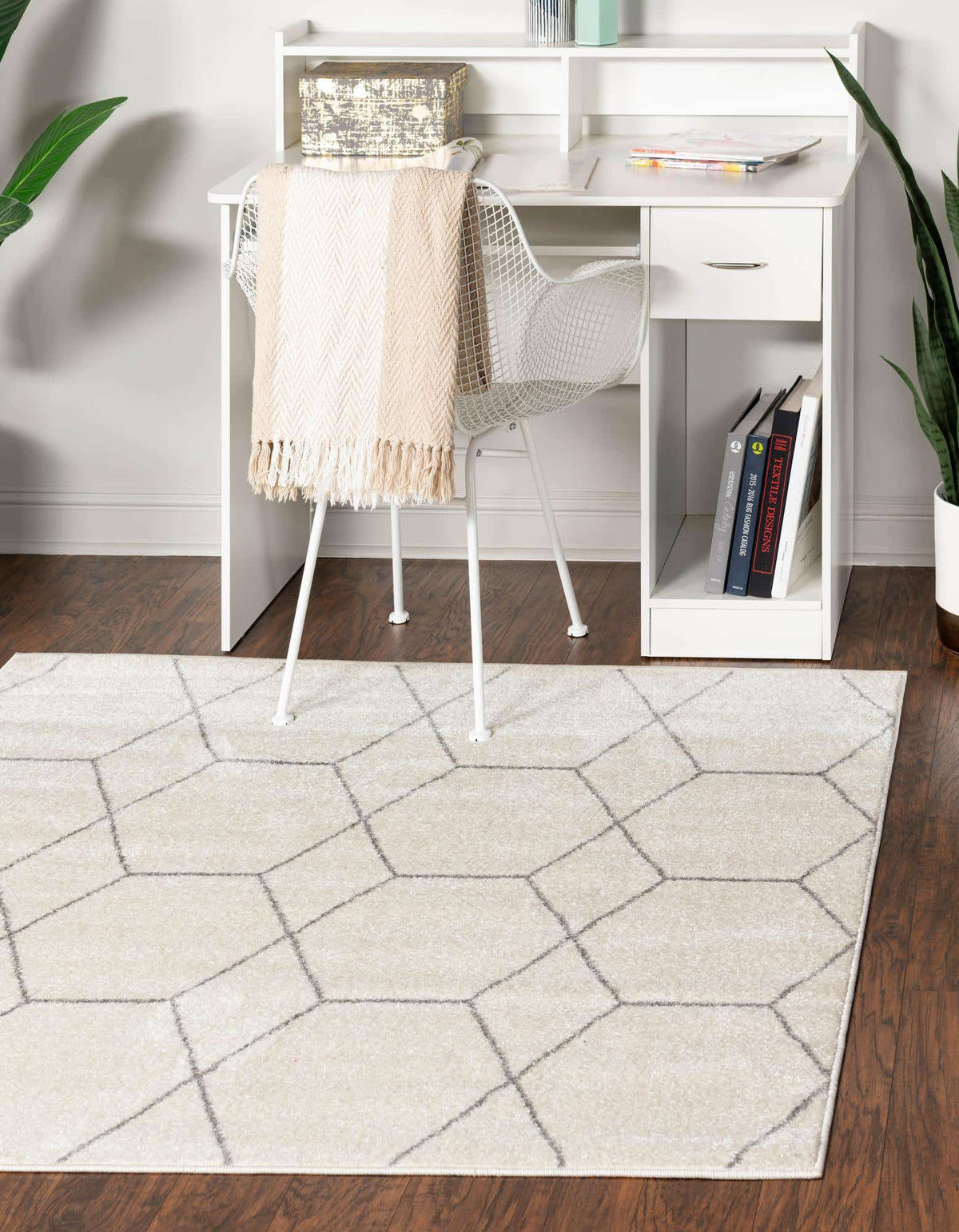 213x213 Trellis Frieze