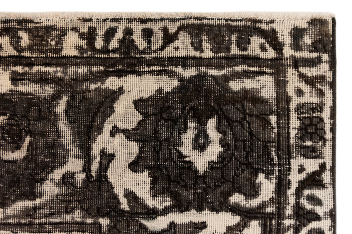 383 x 292 Vintage Royal