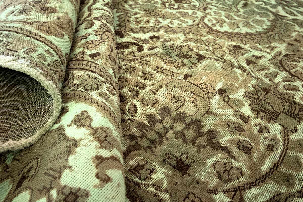 381 x 294 Vintage Royal