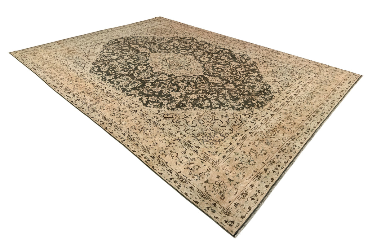 409 x 305 Vintage Royal