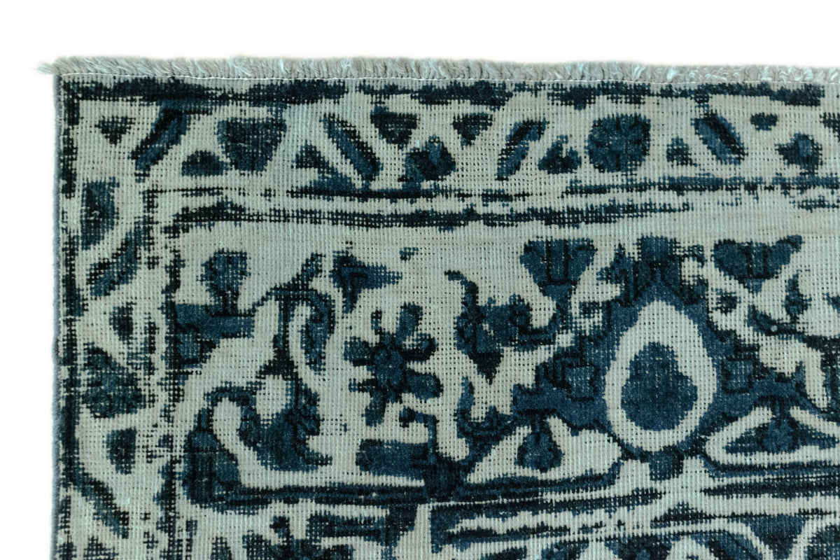 347 x 231 Vintage Royal