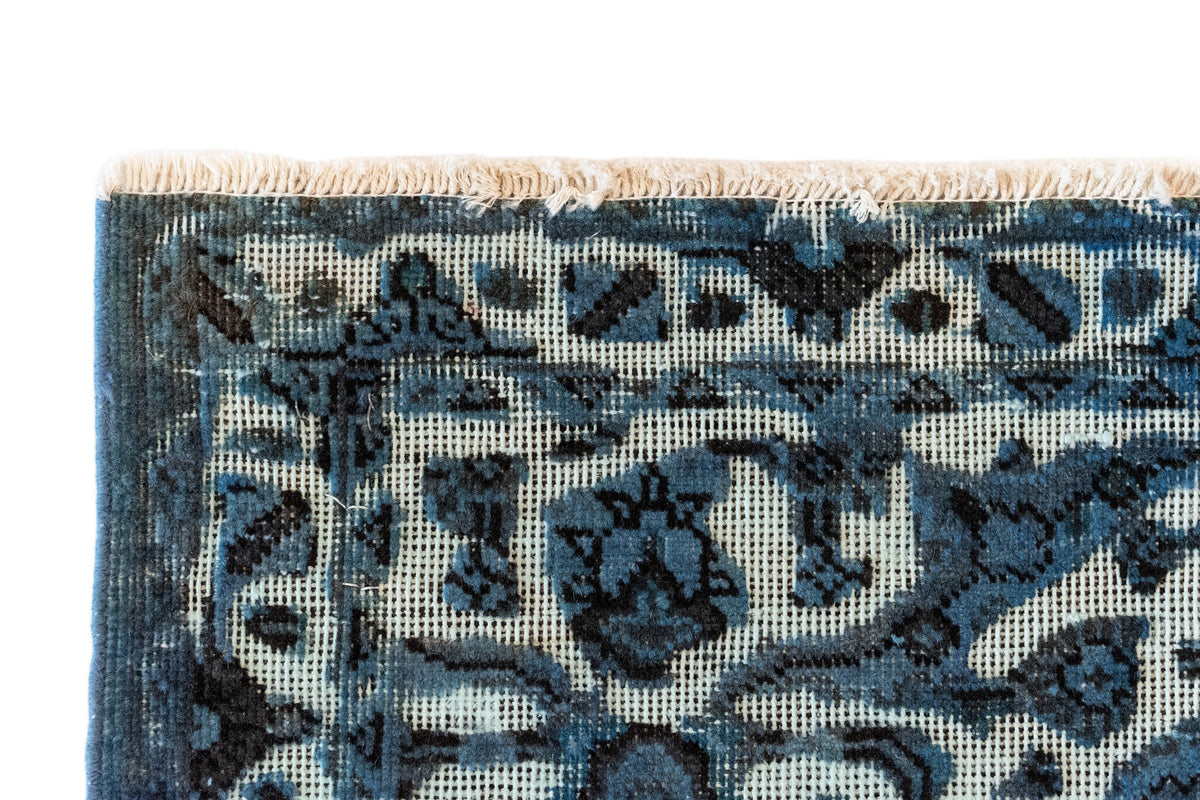 295 x 196 Vintage Royal