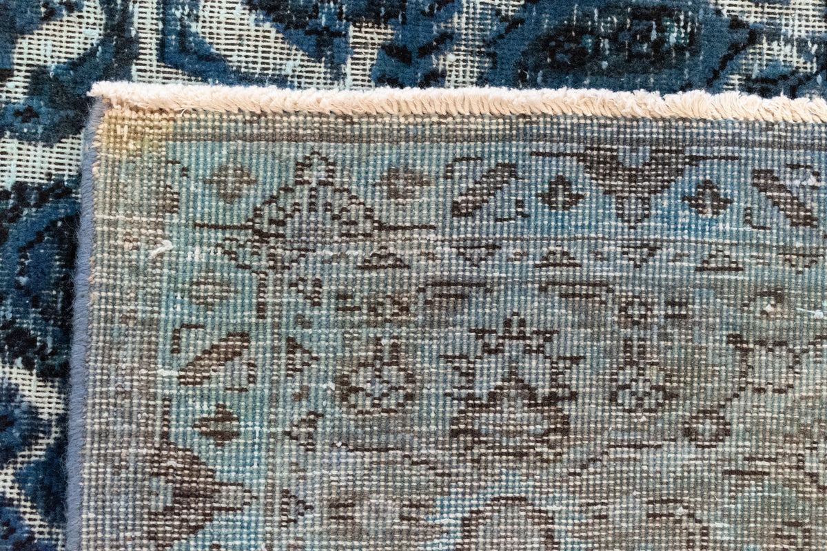 295 x 196 Vintage Royal