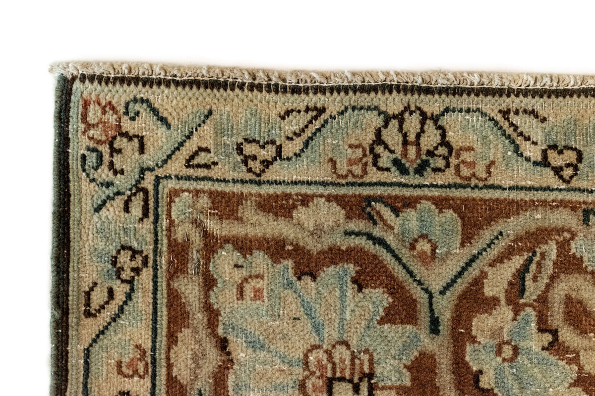 267 x 168 Vintage Royal