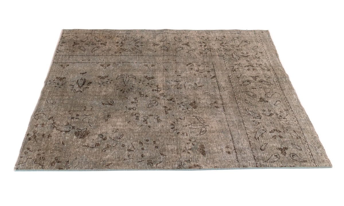 143 x 133 Vintage Royal