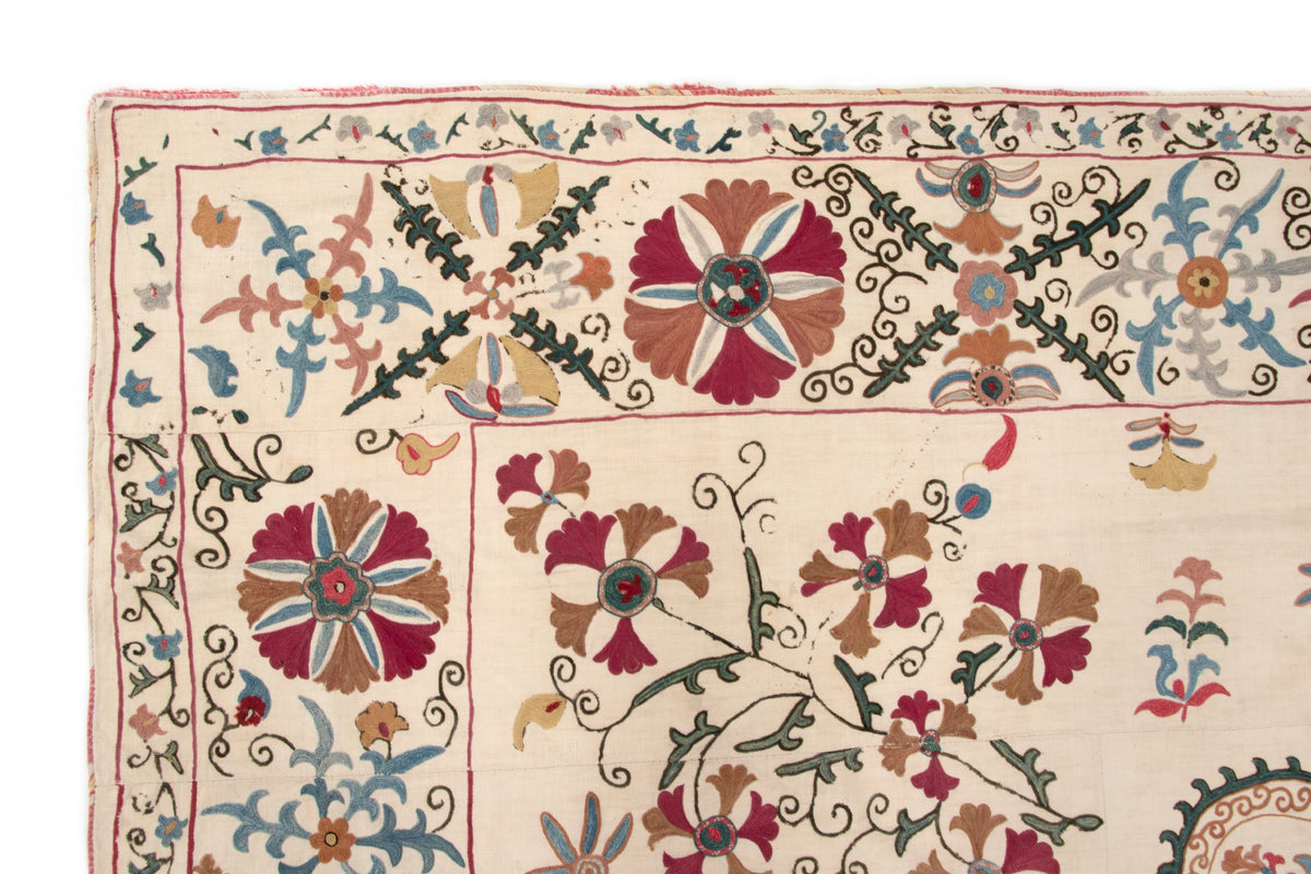 150 x 222 Suzani antik